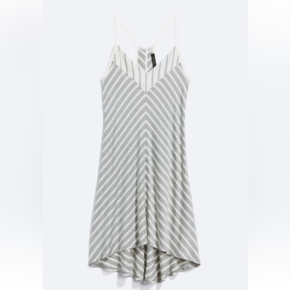 Laila Jayde Gray and White Chevron Top